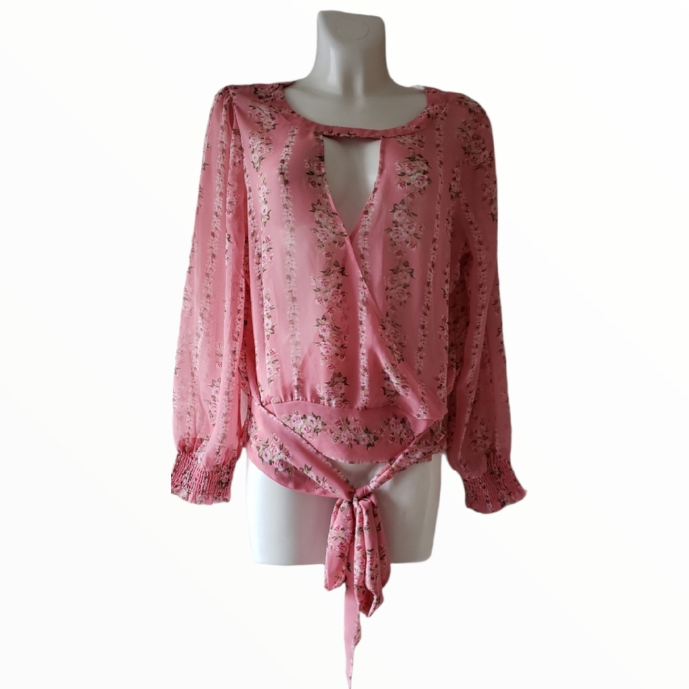 SOHO floral V-neck blouse